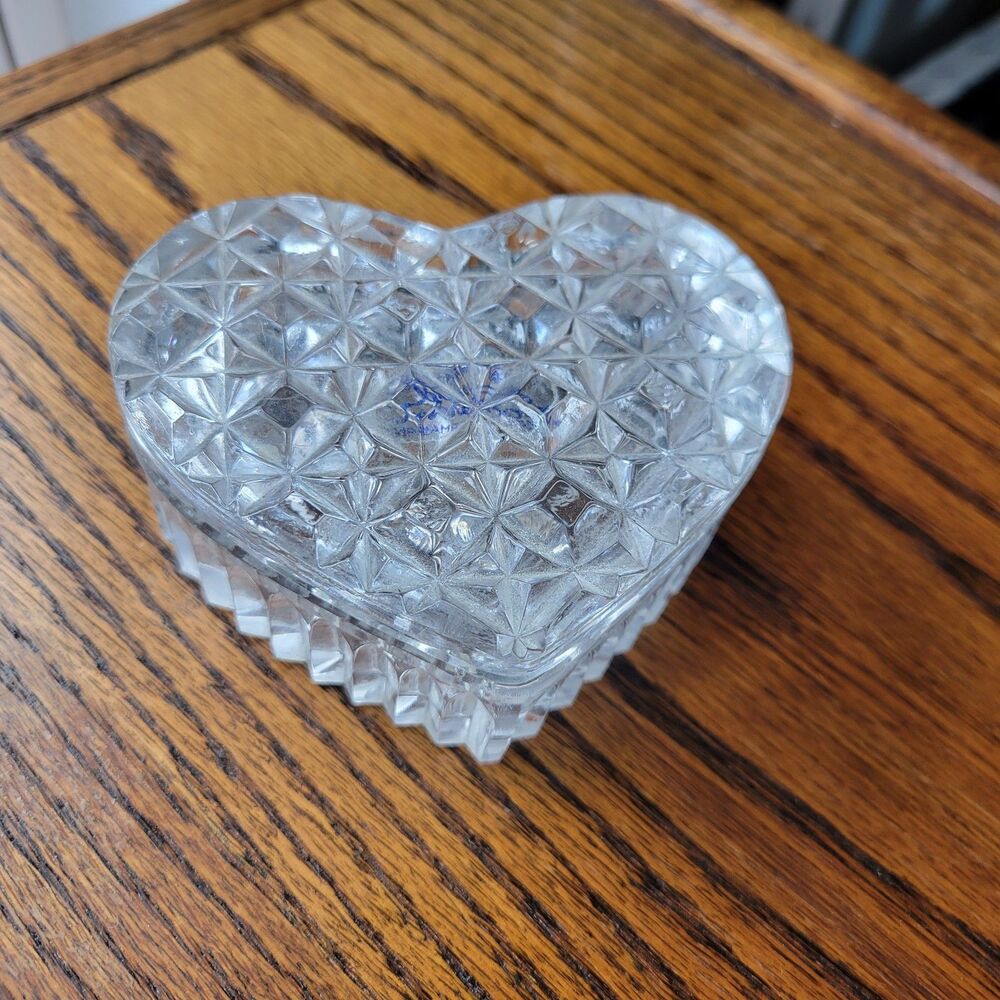 Vtg 24% Lead Crystal Diamond Cut Heart Shaped 4 Inch Trinket Box w/lid Leonard